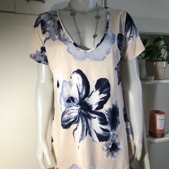 Chandail manche courte très féminin 👌❤️ - Picture 2 of 13